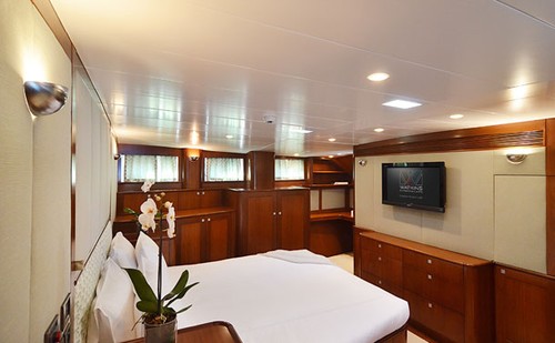 Kestrel 106 cabin2 ©  SW